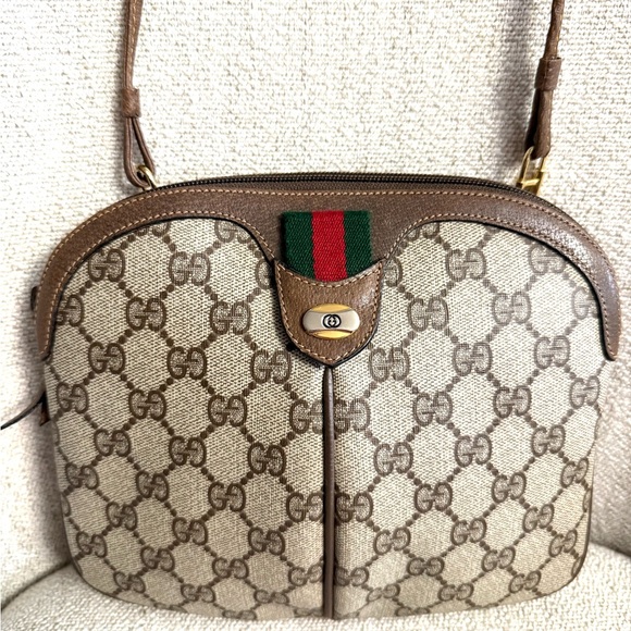 Gucci authentic brown monogram coated canvas crossbody bag - Picture 6 of 14